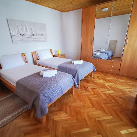 بيت للعطل House Nada Franciska