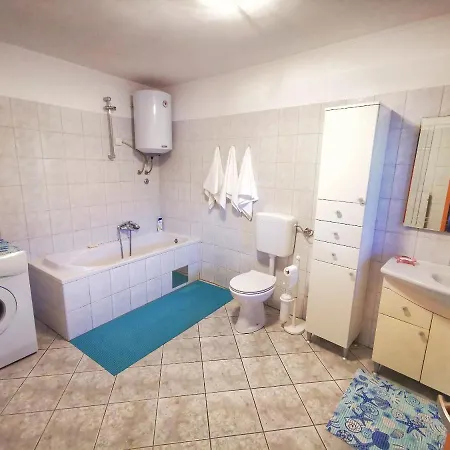 House Nada Franciska Case de vacanță